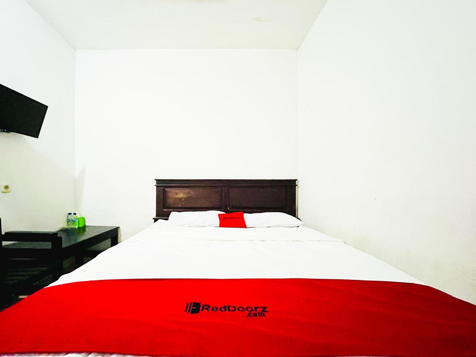 Reddoorz At Krisan Kendari Hotel Pulupanda Ngoại thất bức ảnh